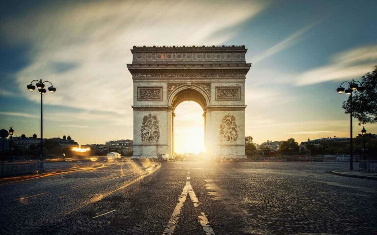 paris Arc de Triomphe taxis