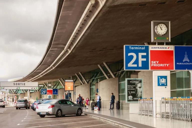 terminal 2F aéroport Roissy Charles de gaule